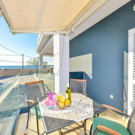 Sunny By The Sea Апартаменты