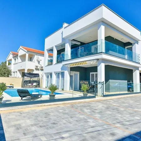 Sunny By The Sea شقة