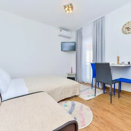 Sunny By The Sea زاتون