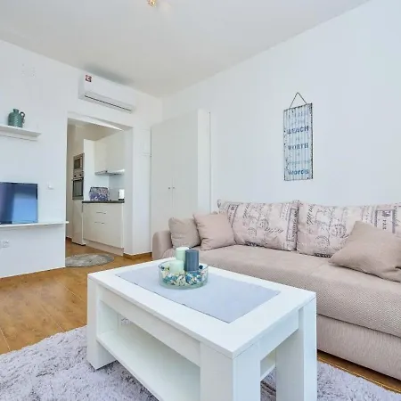 Sunny By The Sea Apartment Zaton (Zadar)