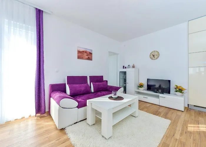 Sunny By The Sea Apartman